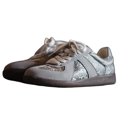 Men Casual Patchwork Trainer Shoes | Low-Top Silver Silk Sneakers With Paisley Print | Retro German Trainer Street Shoes